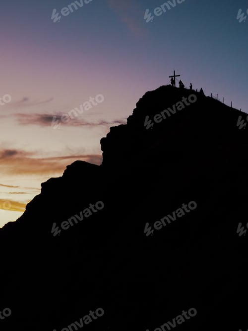 Preview: The cross and the mountain