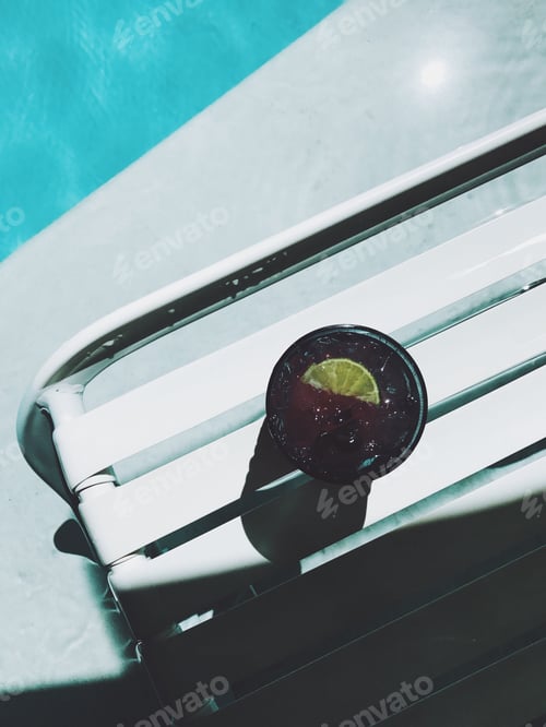 Preview: Refreshing Cocktail with Lime near Swimming Pool
