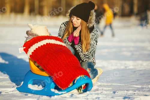 Preview: mother and daughter in winter outdoors