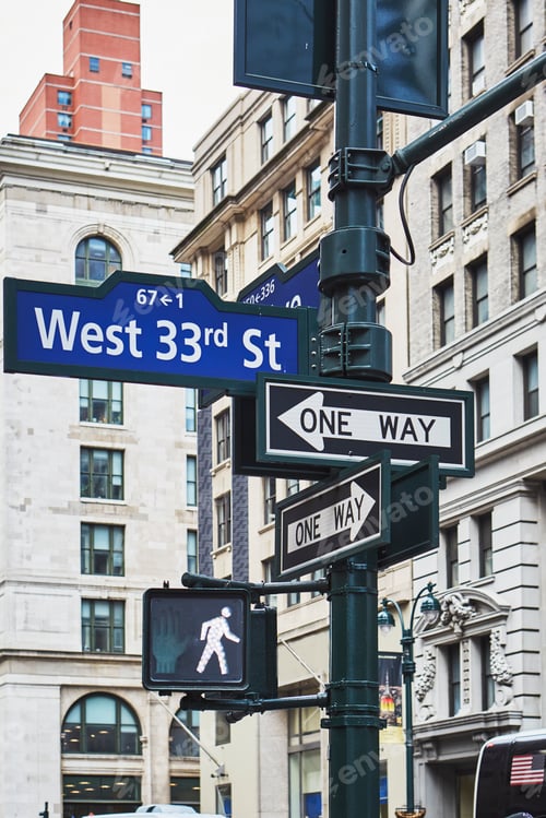Preview: Traffic light on signpost