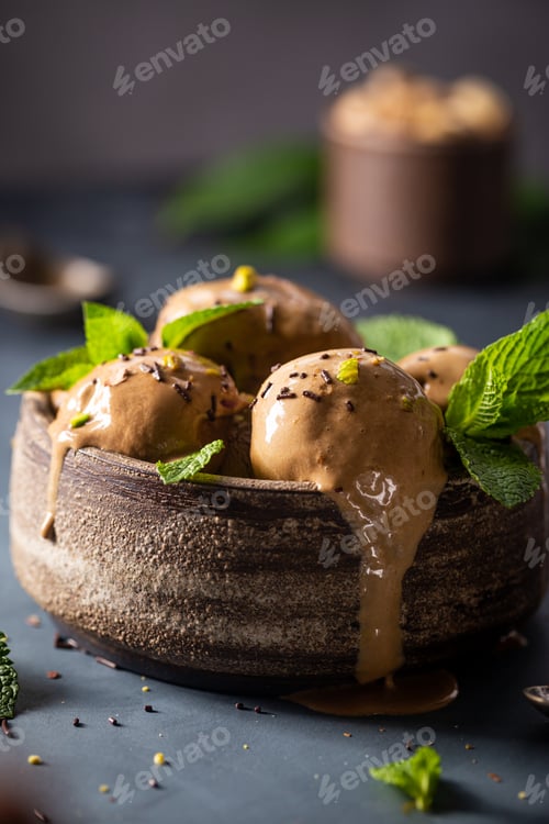 Preview: Coffee or chocolate ice cream
