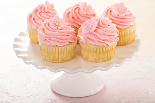 Preview: Vanilla cupcakes with pink raspberry frosting