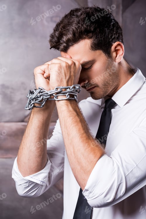 Preview: Trapped in chains.