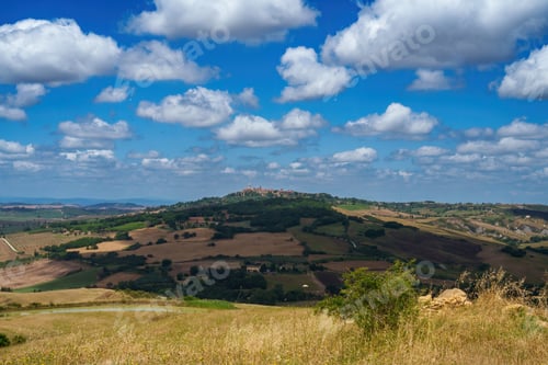 Preview: Rural landscape in Tuscany near Pienza
