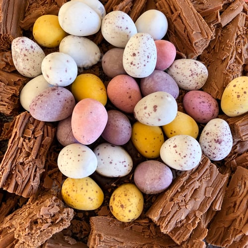 Preview: Mini Easter eggs on chocolate