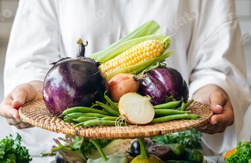 Preview: A woman holds a plate with eggplant, onion, corn and green beans, close-up.