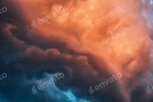 Vista previa: Beautiful dramatic storm clouds in the sunset sky