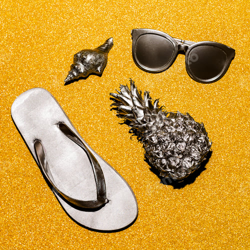 Preview: Silver beach set on a gold background. Vacation outfit