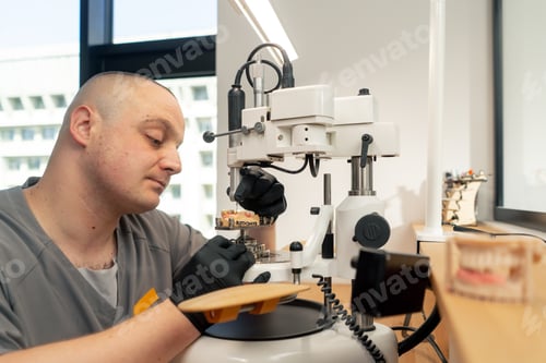 Preview: professional laboratory for the production of dental protoses veneers and crowns a specialist