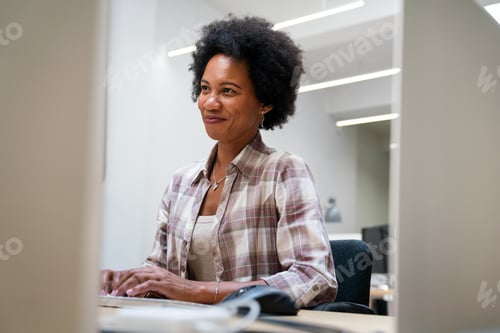 Preview: Young business woman working on desktop computer at modern startup office
