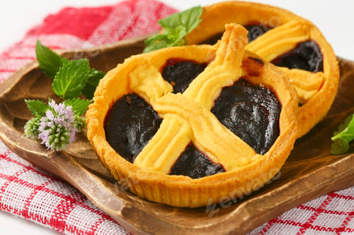 Preview: small plum jam tarts