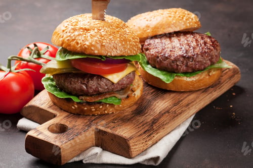 Preview: Tasty grilled home made burgers