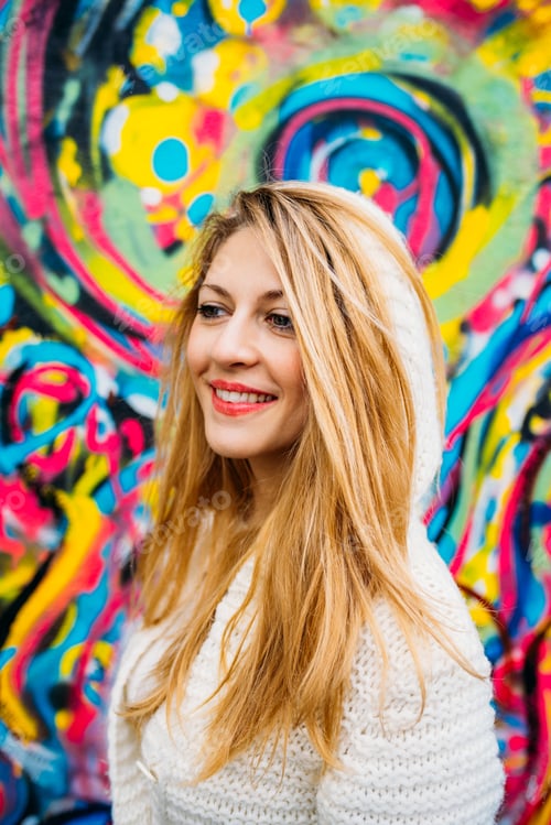 Preview: Young woman posing outdoor smiling