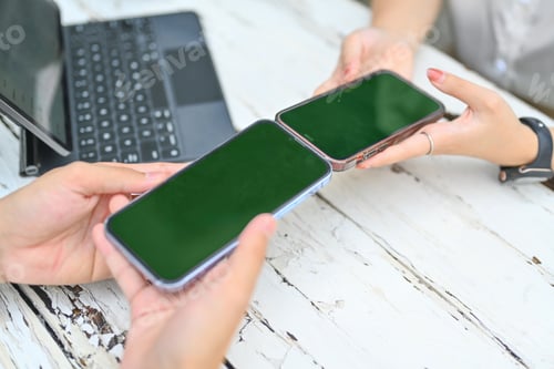 Preview: People bringing the top half of two smartphones closer for sharing files or contacts between devices
