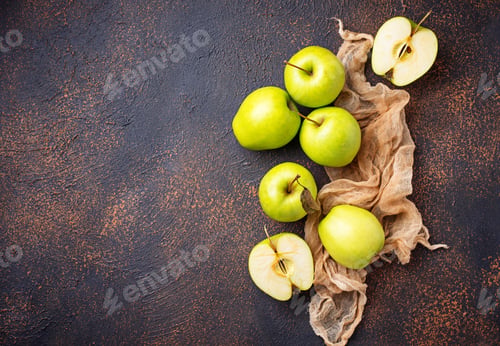 Preview: Fresh green apples on rusty background