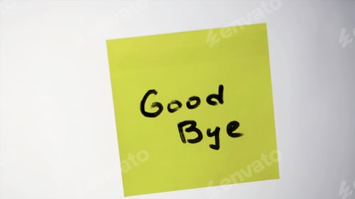 Visualização: Inscrição de adeus no adesivo no vidro. Nota ADEUS no copo da pessoa ofendida