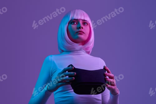 Preview: Futuristic female with VR helmet