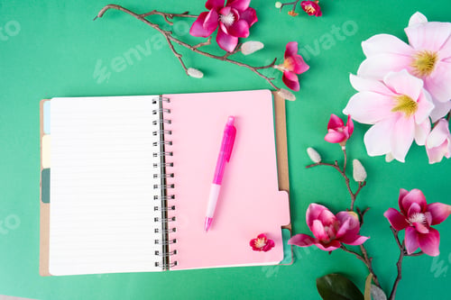 Preview: Blossoming pink magnolia tree Flowers