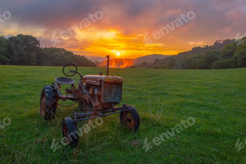 Preview: Sunrise on the farm in the Appalachian mountains