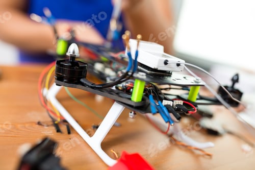 Preview: Drone building