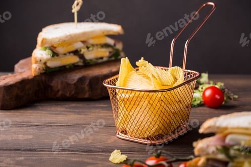Preview: Crispy potato chips in copper basket