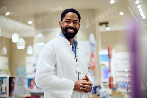 Preview: Friendly Pharmacist Standing in a Modern Store with a Bright Smile