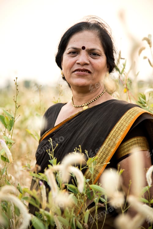 Preview: Smiling woman farmer in agricultural field