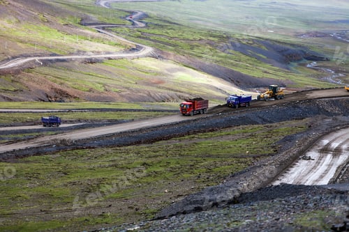 Preview: Winding road in Tibet, China