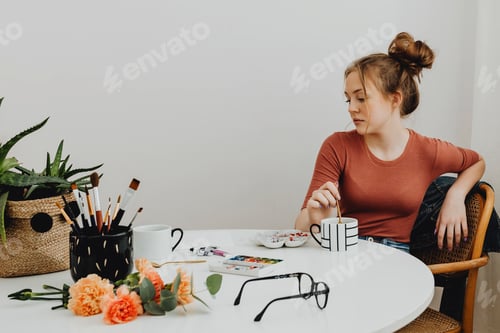 Preview: Girl at the kitchen table