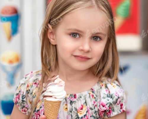Preview: Little girl with ice cream