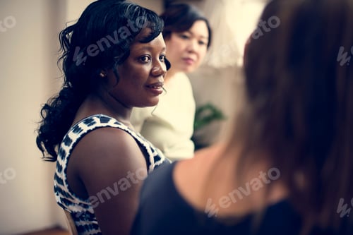 Preview: Pregnant women in class