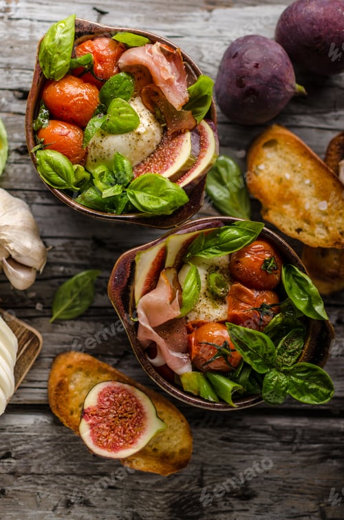 Preview: Homemade fresh figs salad with herbs and roasted garlic toast
