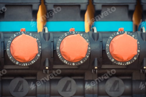 Preview: Operating control buttons or knobs in machine