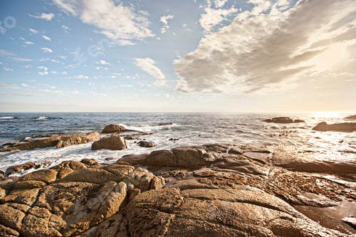 Aperçu: Get lost in nature. A rocky but scenic coastline.