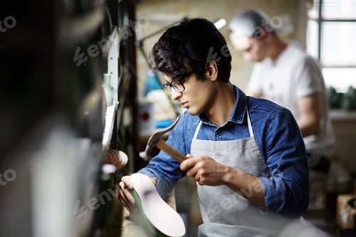 Preview: Shoe craftsman