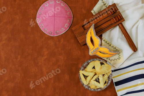 Preview: A key symbol Jewish festival of Purim is rattle, carnival mask, a hamantaschen cookies.