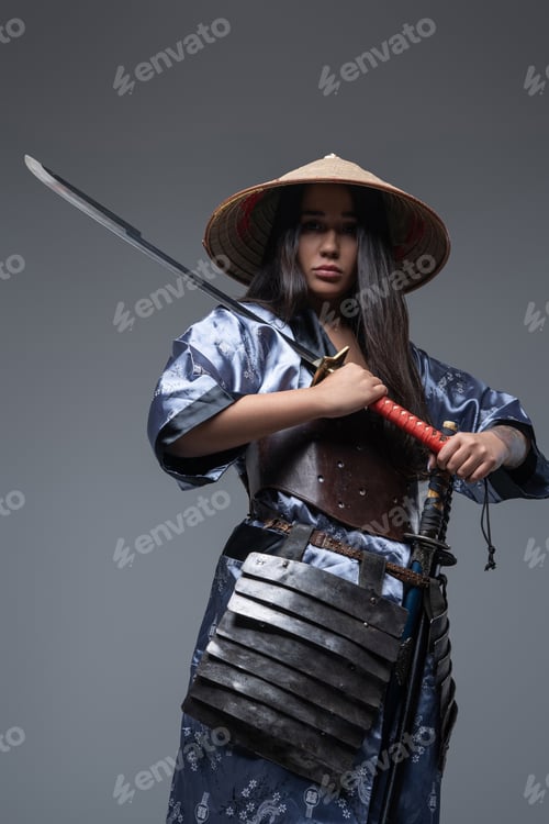 Preview: Woman samurai dressed in kimono holding katana