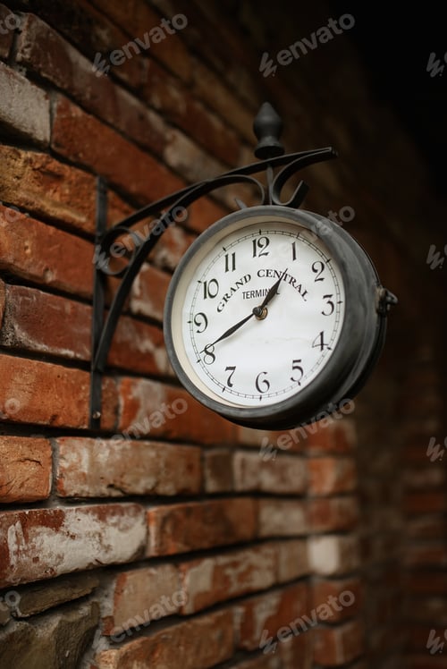 Preview: old station clock