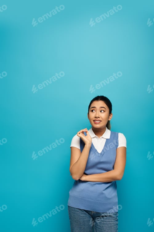Preview: Smiling asian woman in smart casual attire
