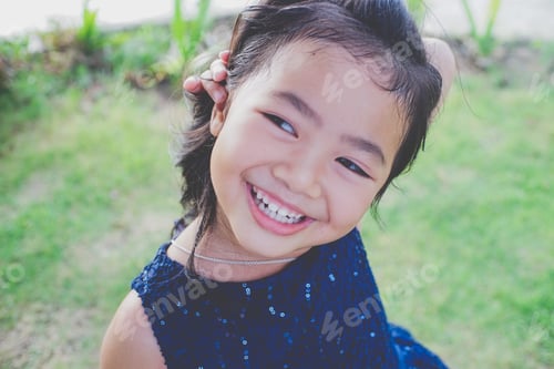 Preview: Smile from little girl