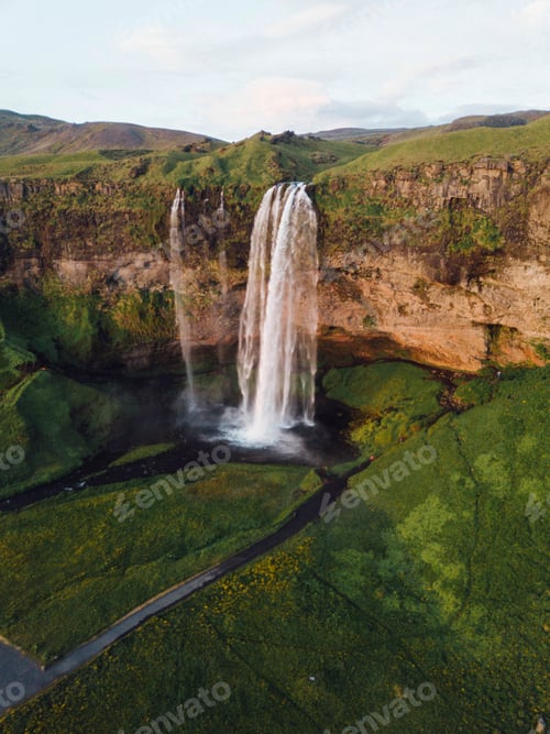 Preview: Seljalandsfoss waterfall in Iceland