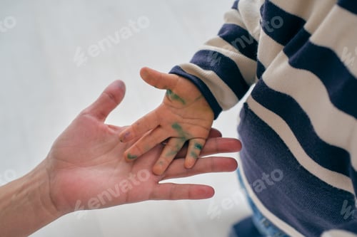 Preview: Little boy showing dirty hand