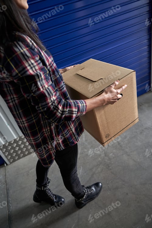 Preview: Anonymous woman with carton box