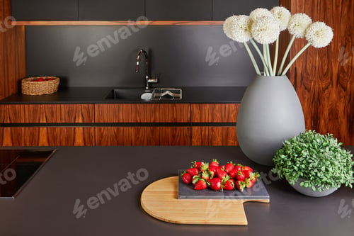 Preview: Ripe sweet organic strawberries in the home kitchen