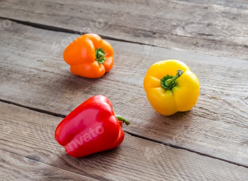 Preview: Bell peppers on the wooden background