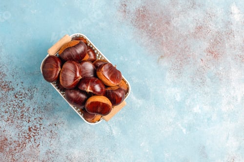 Preview: Fresh organic chestnuts.