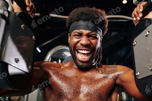 Preview: Young man exercising in fitness facility