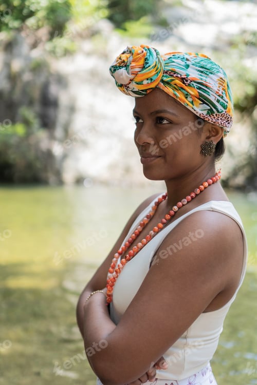 Preview: Woman with turban in the middle of the river