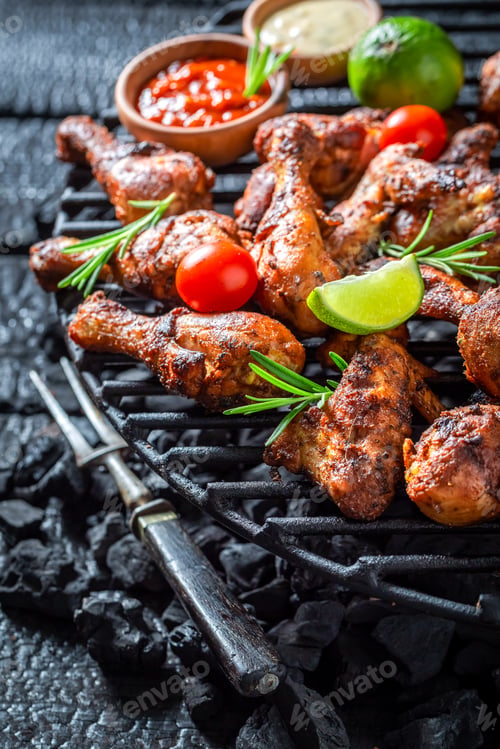 Preview: Crispy grilled chicken leg with sauces and lime