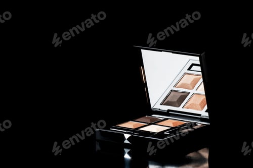 Preview: Brown sand eyeshadow in black box on glossy black background